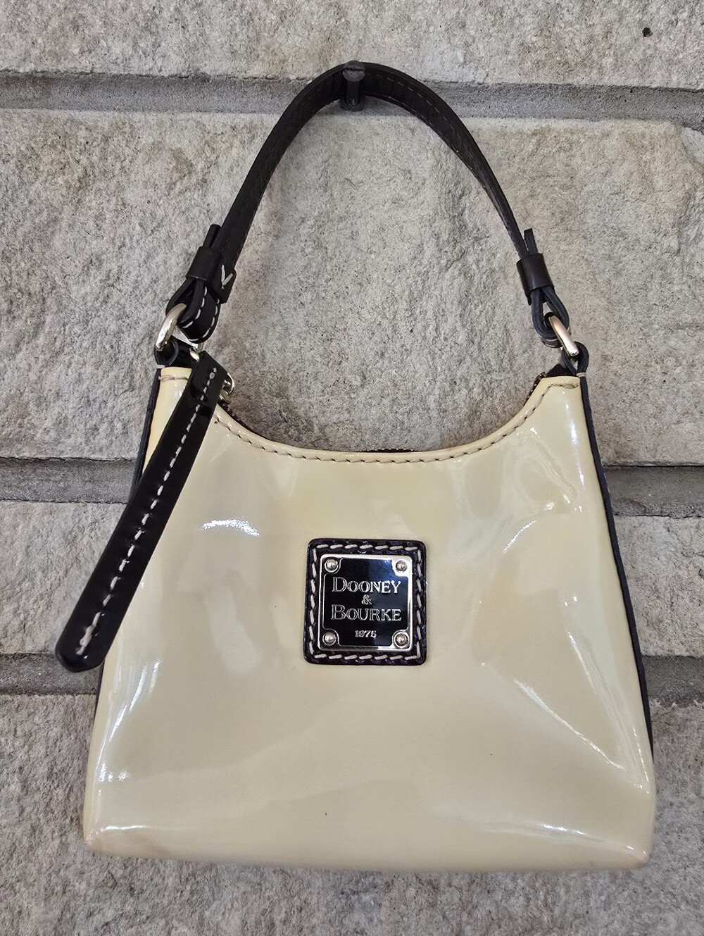 Vintage Y2K Dooney & Bourke Patent Leather Bitsy Bag Mini Hobo Baguette Cream